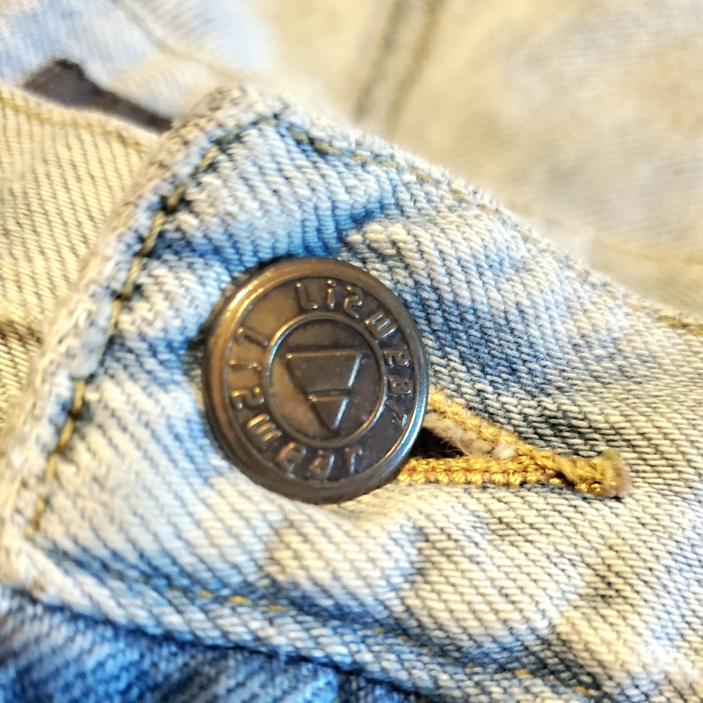 LizWear Distressed Americana Cutoff Shorts - Picture 8 of 16